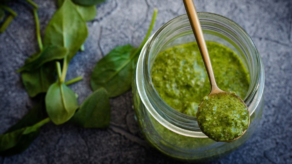 bazalkové pesto